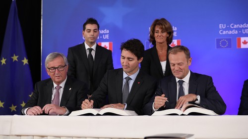 Libre-échange: l'accord entre l'UE et le Canada est enfin signé - ảnh 1